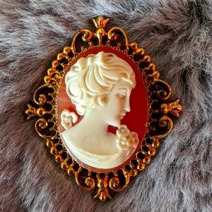 Vintage Avon Victorian Style Cameo Perfume Locket Brooch